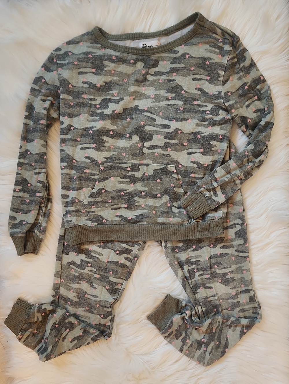 Girls Camo Sweatshirt & Jogger Set - Green &  Pink Color - Kids Size: Small